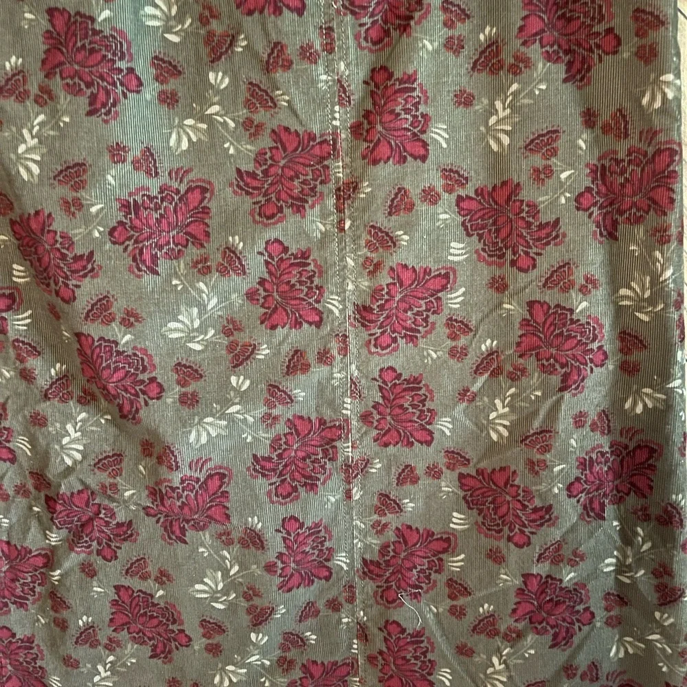 Eddie Bauer Women’s Size 6 Cotton Gray Floral Corduroy Midi Skirt